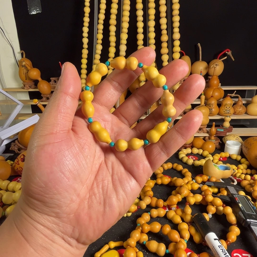 M**Q2.4左右草里金手串