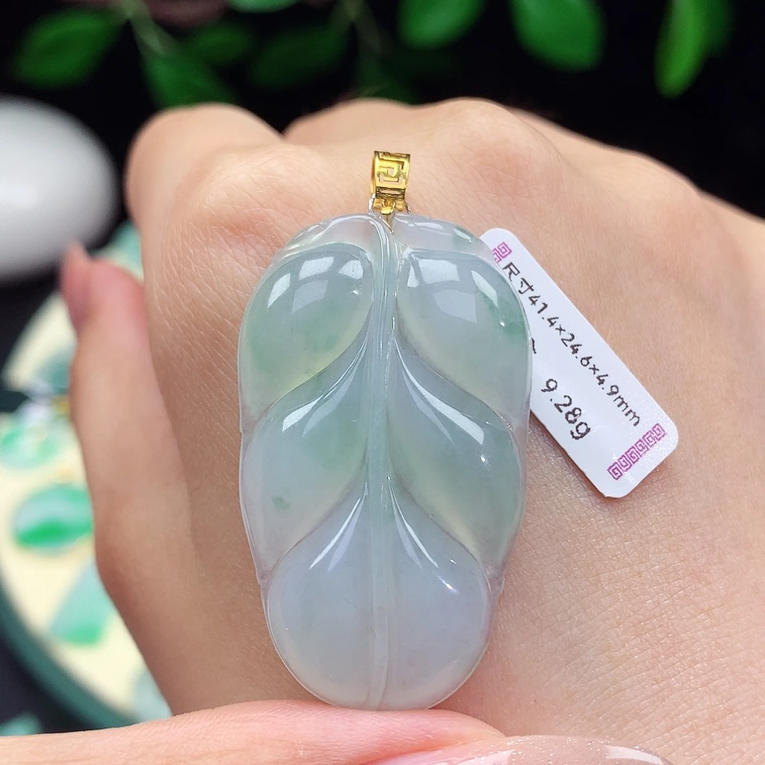 翡翠18K金镶嵌颈饰金枝玉叶