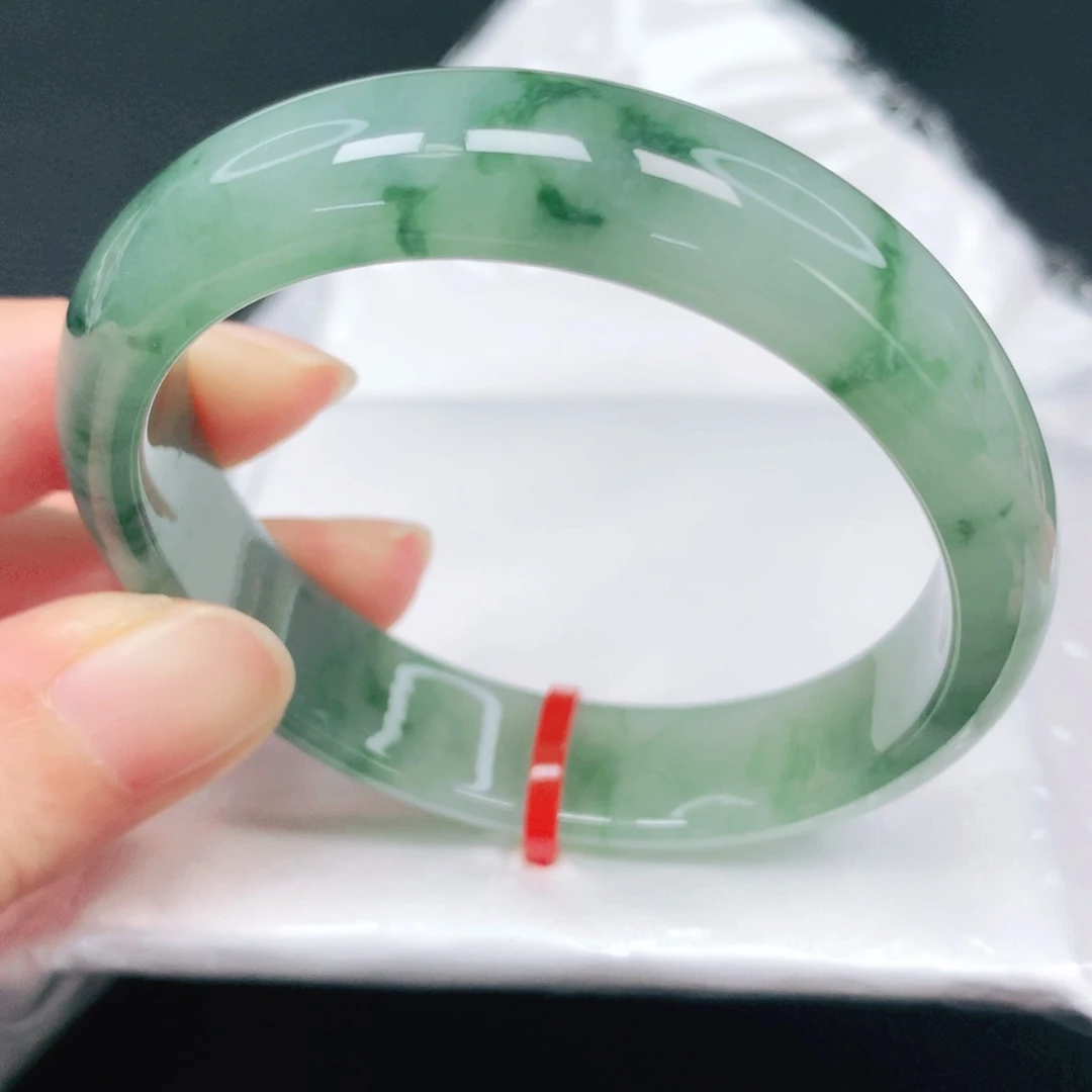 翡翠手镯未镶嵌54贵