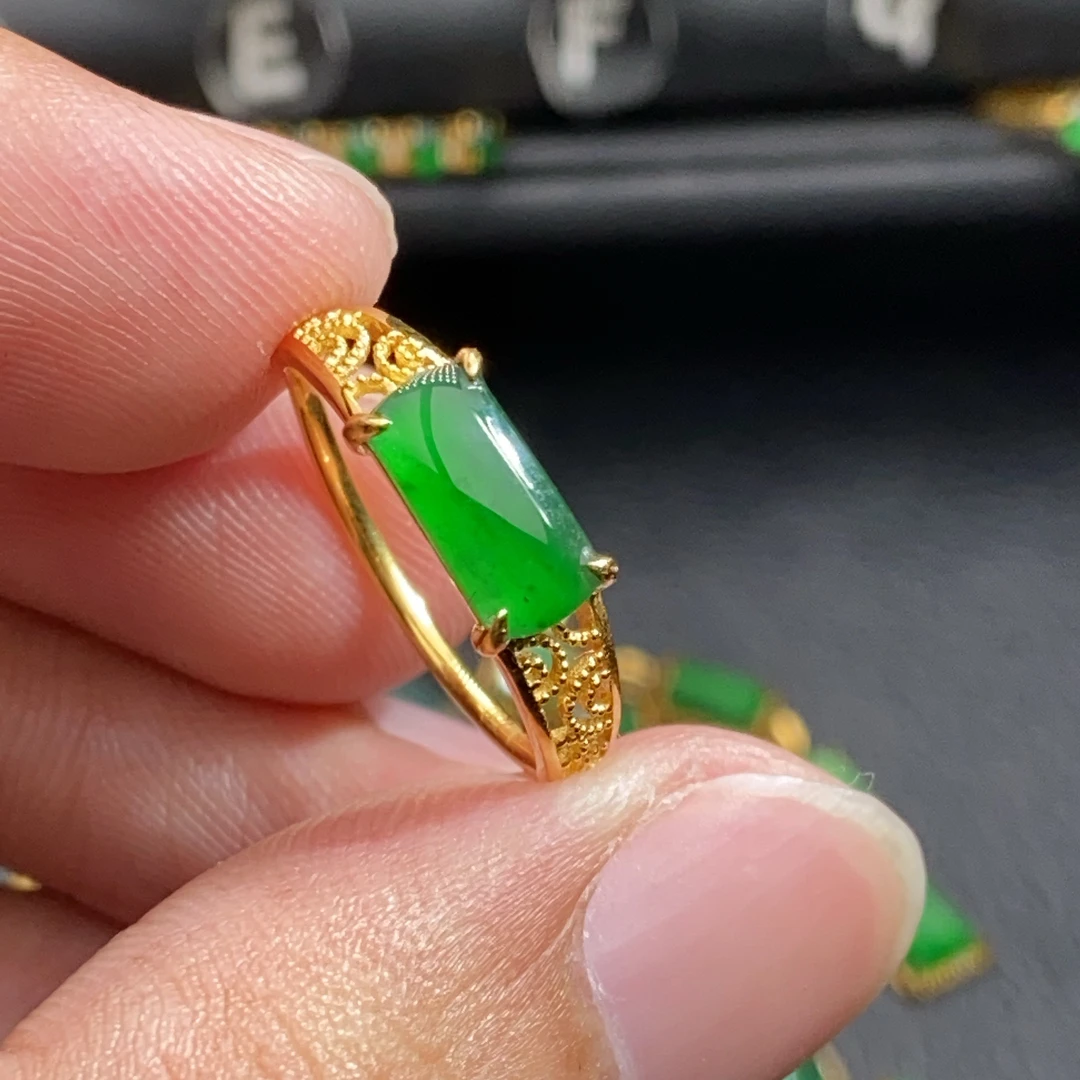 18K金天然翡翠A货-2380满绿马鞍戒指K黄镶嵌珠宝玉石简约女款