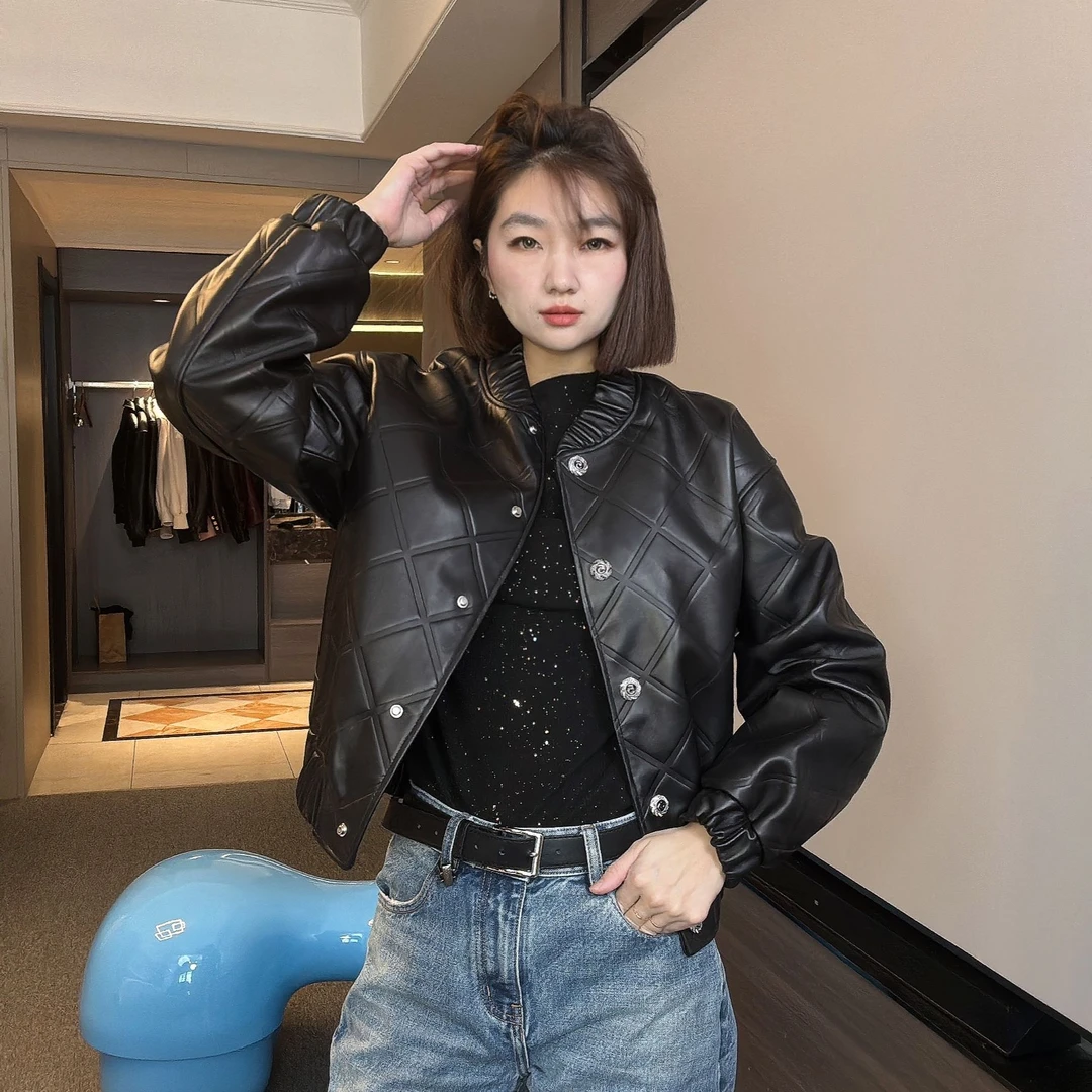 WSSC196-88-10（C242）真皮皮衣女立领短款绵羊皮菱形格单排扣外套