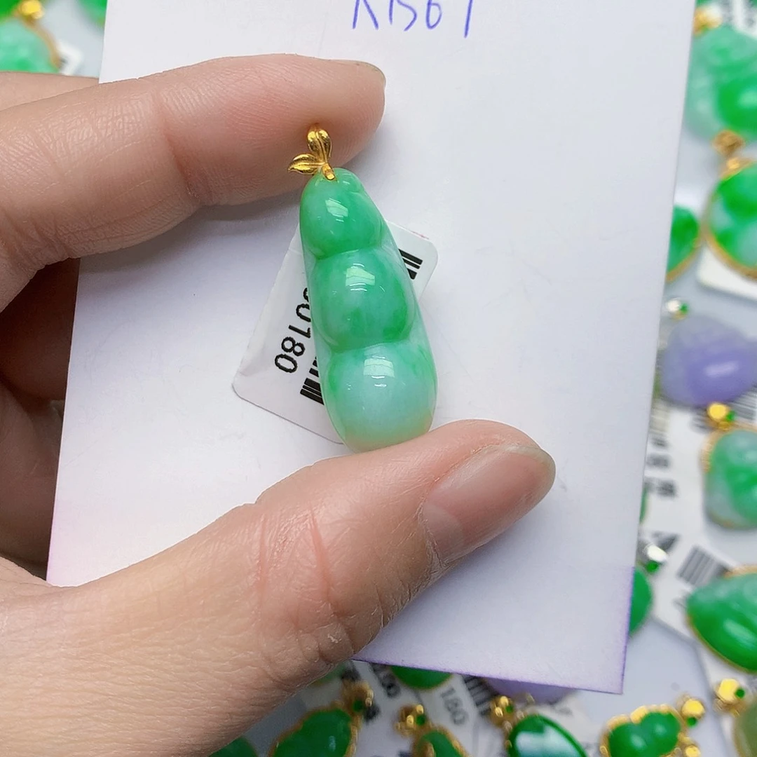 颈饰18K金镶嵌翡翠