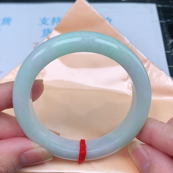 翡翠手镯未镶嵌天然