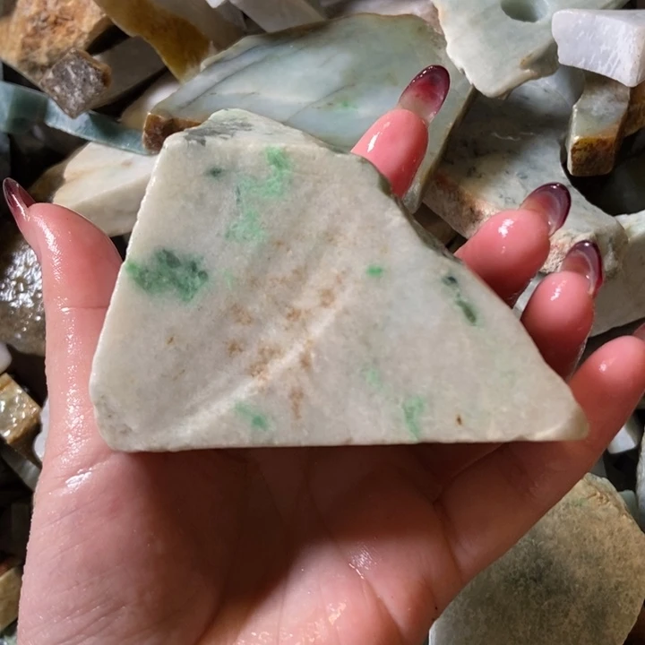翡翠颈饰未镶嵌天然翡翠