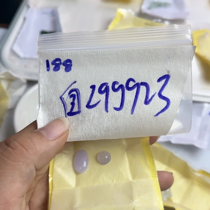 自***为未镶嵌定制翡翠不退