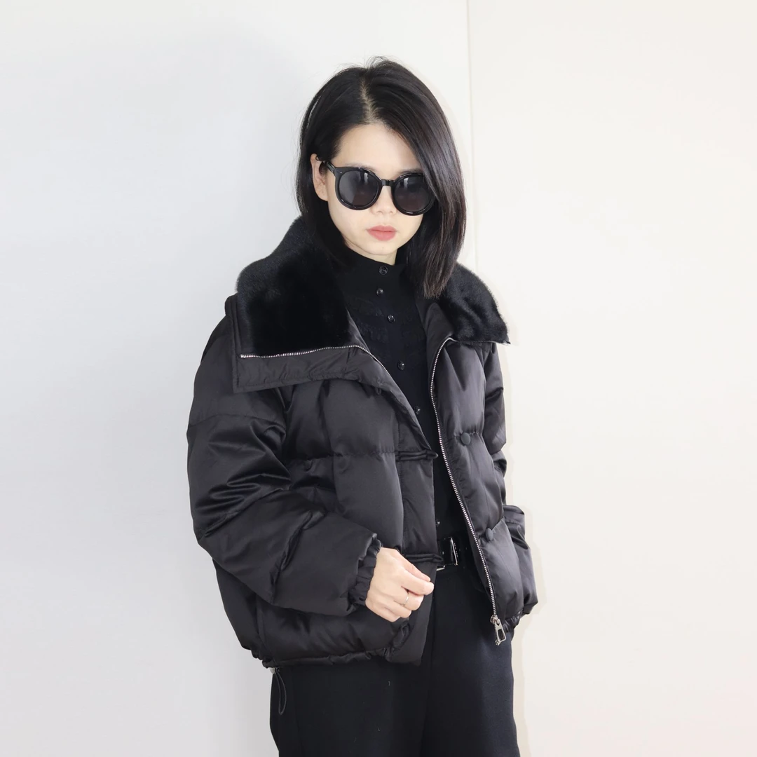 2024冬季新款仿水貂毛羽绒服短款时尚休闲百搭女士黑色翻领羽绒服