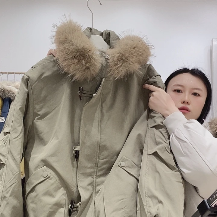 2560军绿色牛角扣外套