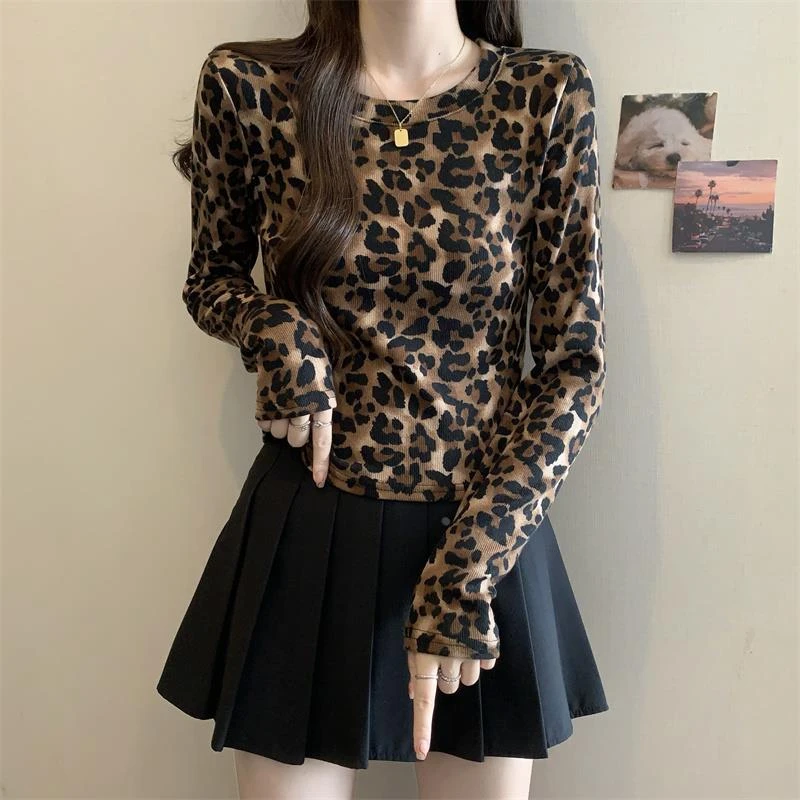 大码女装设计感豹纹小众T恤女秋冬长袖上衣圆领修身显瘦打底衫女