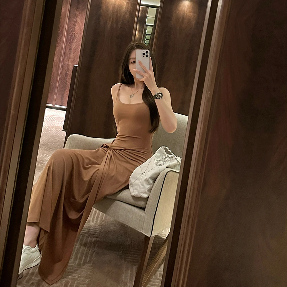 气质腰间扭结设计心机显瘦针织连衣裙女夏季修身内搭包臀吊带长裙