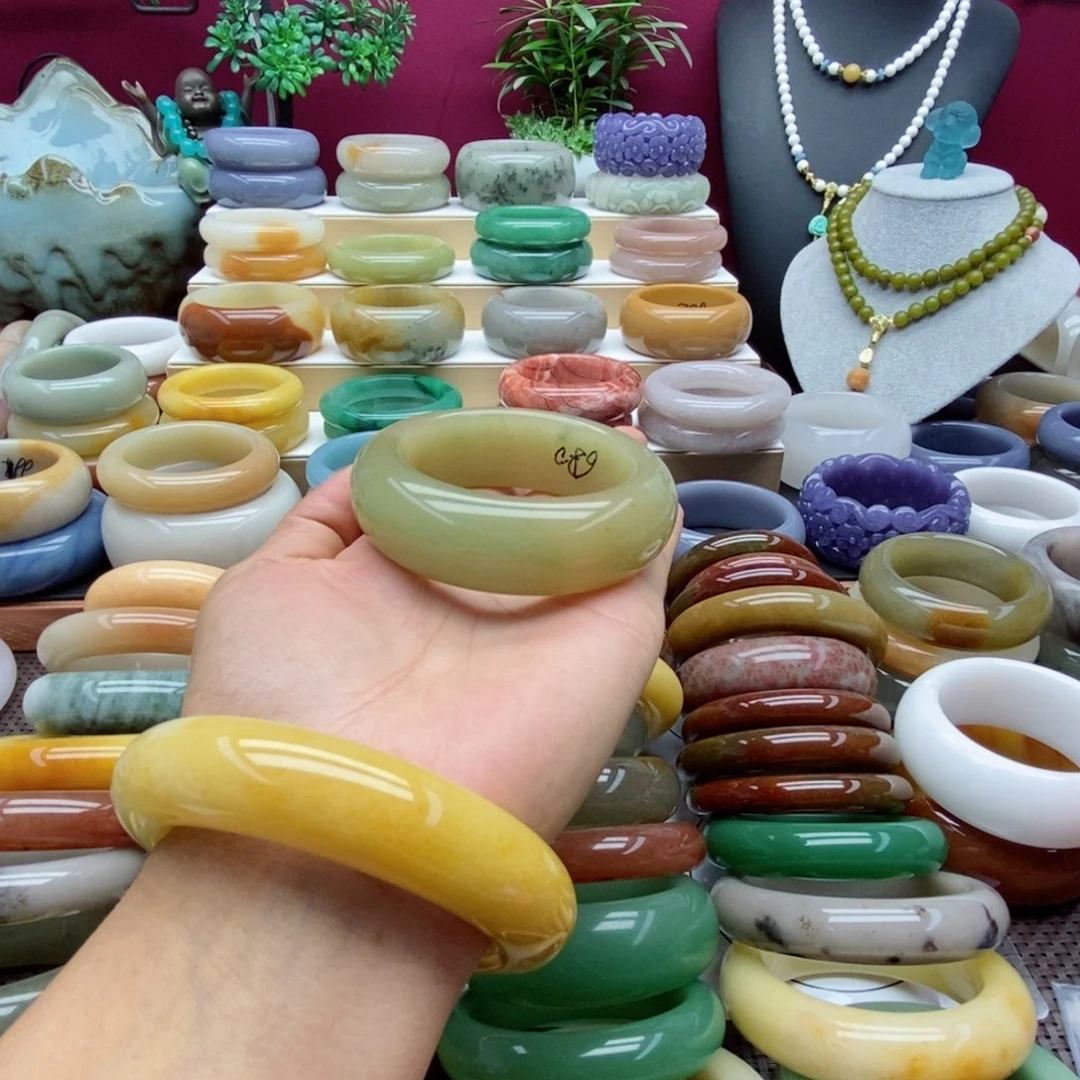 石英质玉（佘太翠）手镯未镶嵌微****）