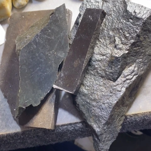 未镶嵌和田玉（糖玉）挂件金**堂