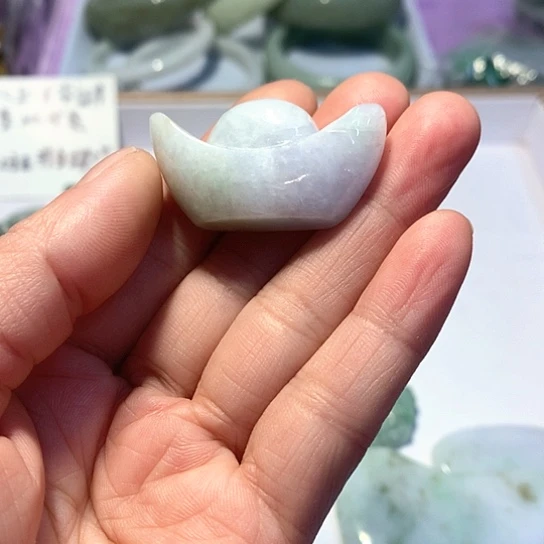 翡翠未镶嵌颈饰小摆件