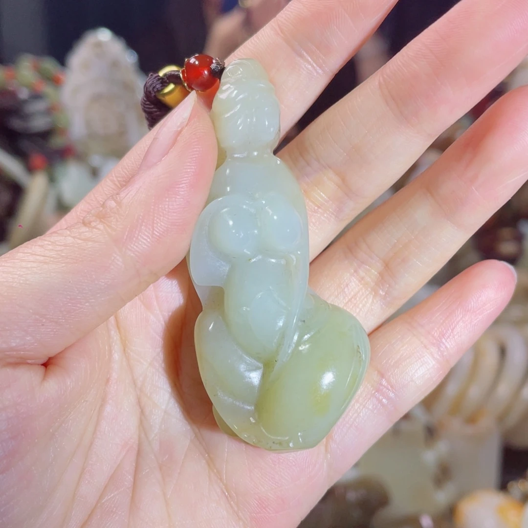 见***走和田玉未镶嵌挂件