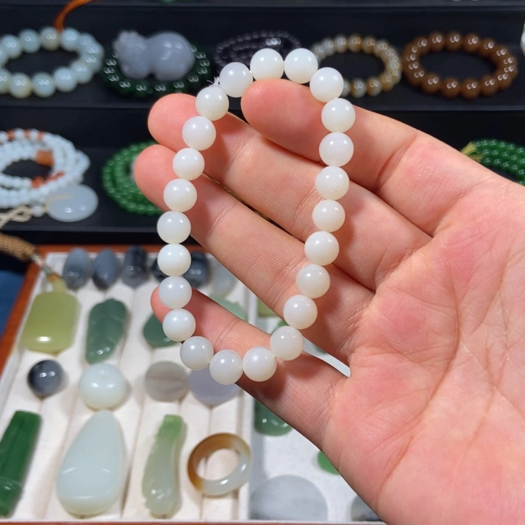 和田玉未镶嵌颈饰新疆且末米达8m有瑕疵有包容介意勿拍特价