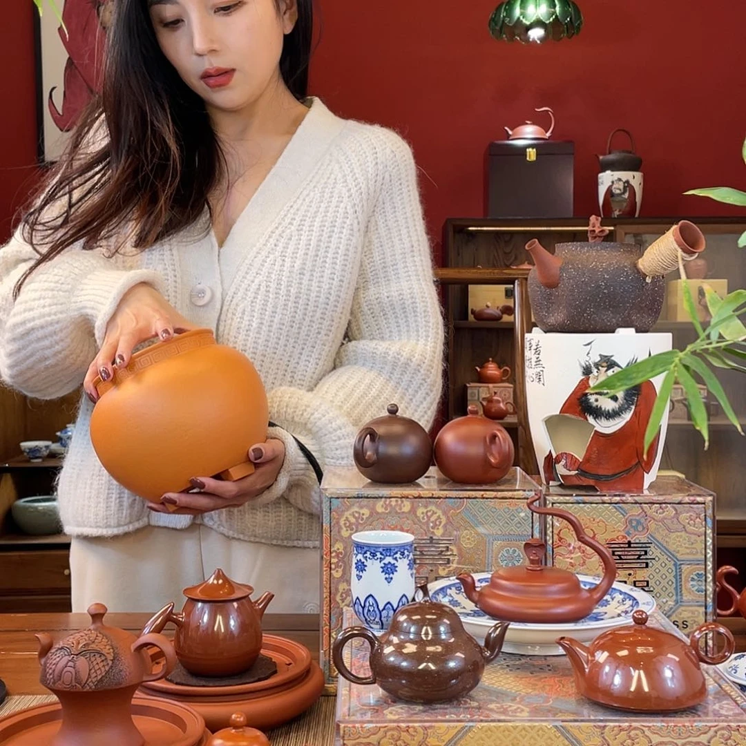 紫砂茶壶曼**宠……………..