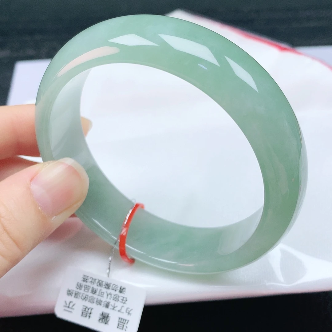 翡翠手镯未镶嵌59轮胎