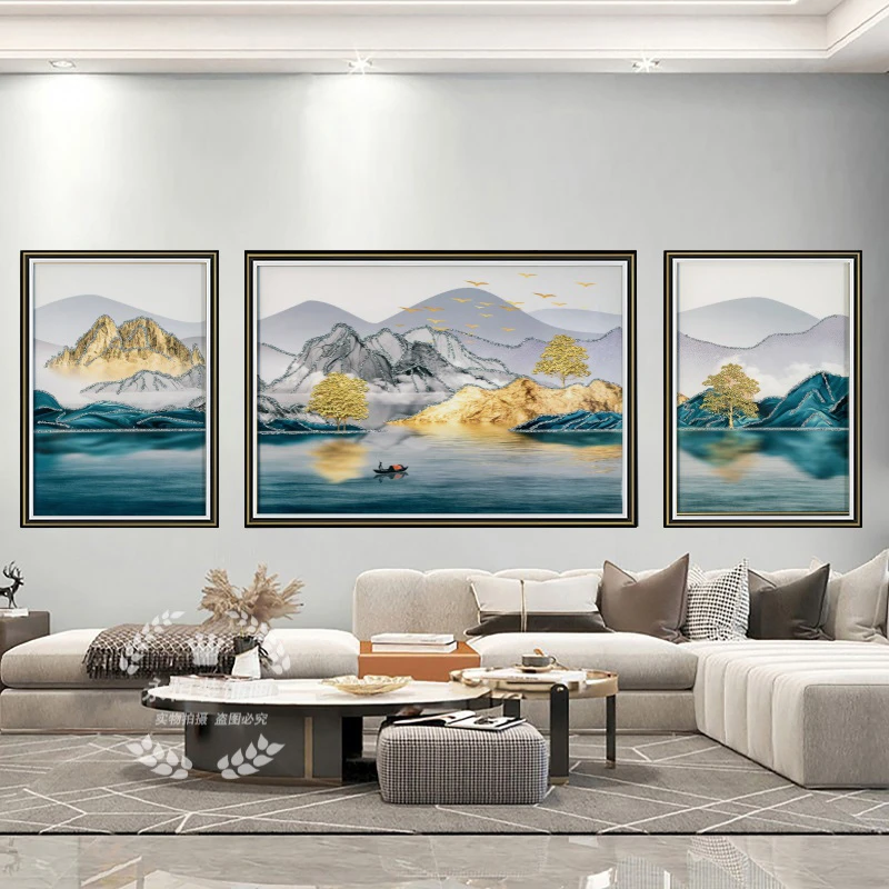 Q4富水金山-轻奢客厅沙发背景墙高端大气三联钢化玻璃装裱实物画