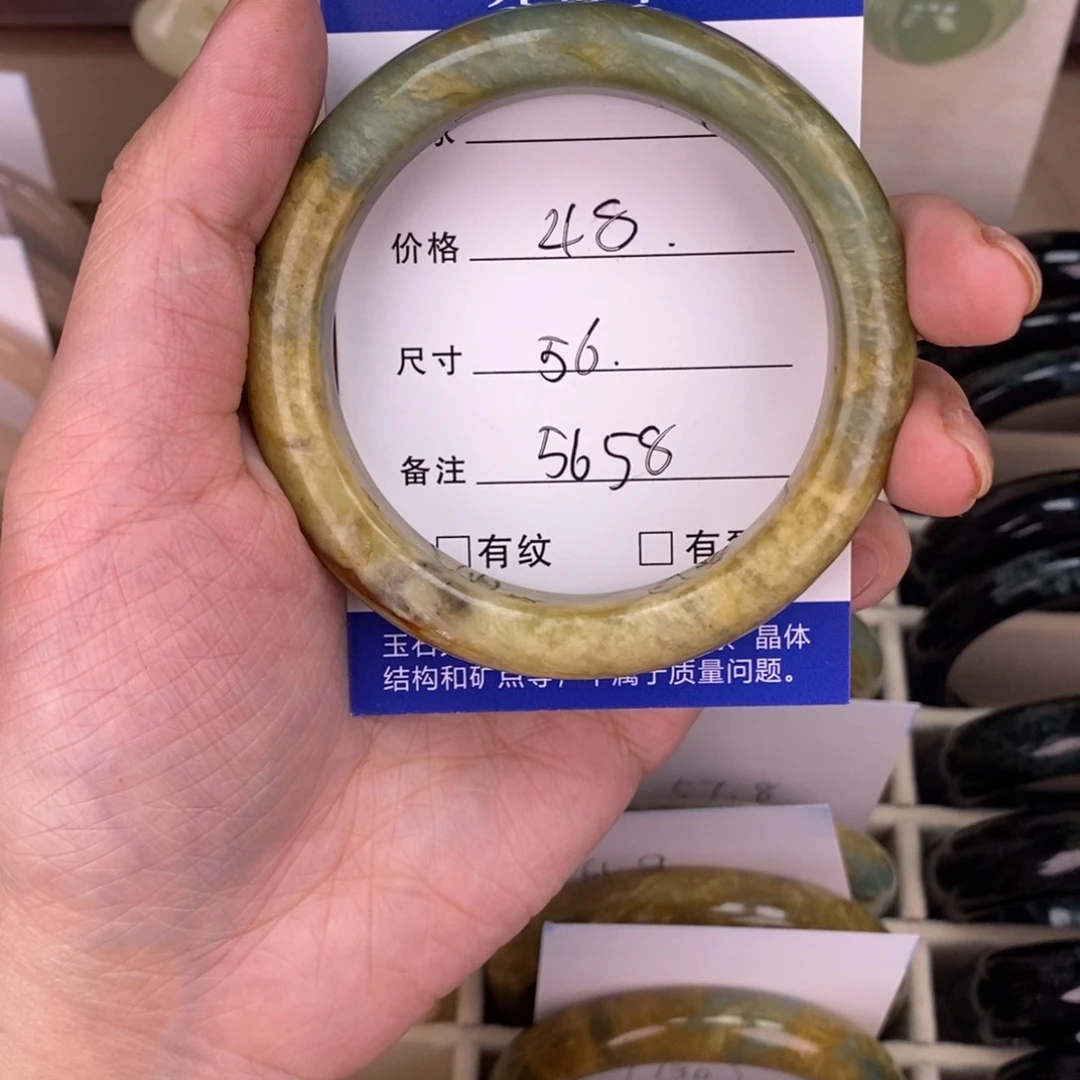 蛇纹石玉手镯未镶嵌