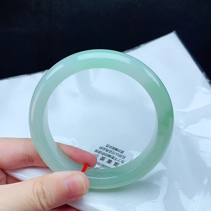 翡翠手镯未镶嵌56圈