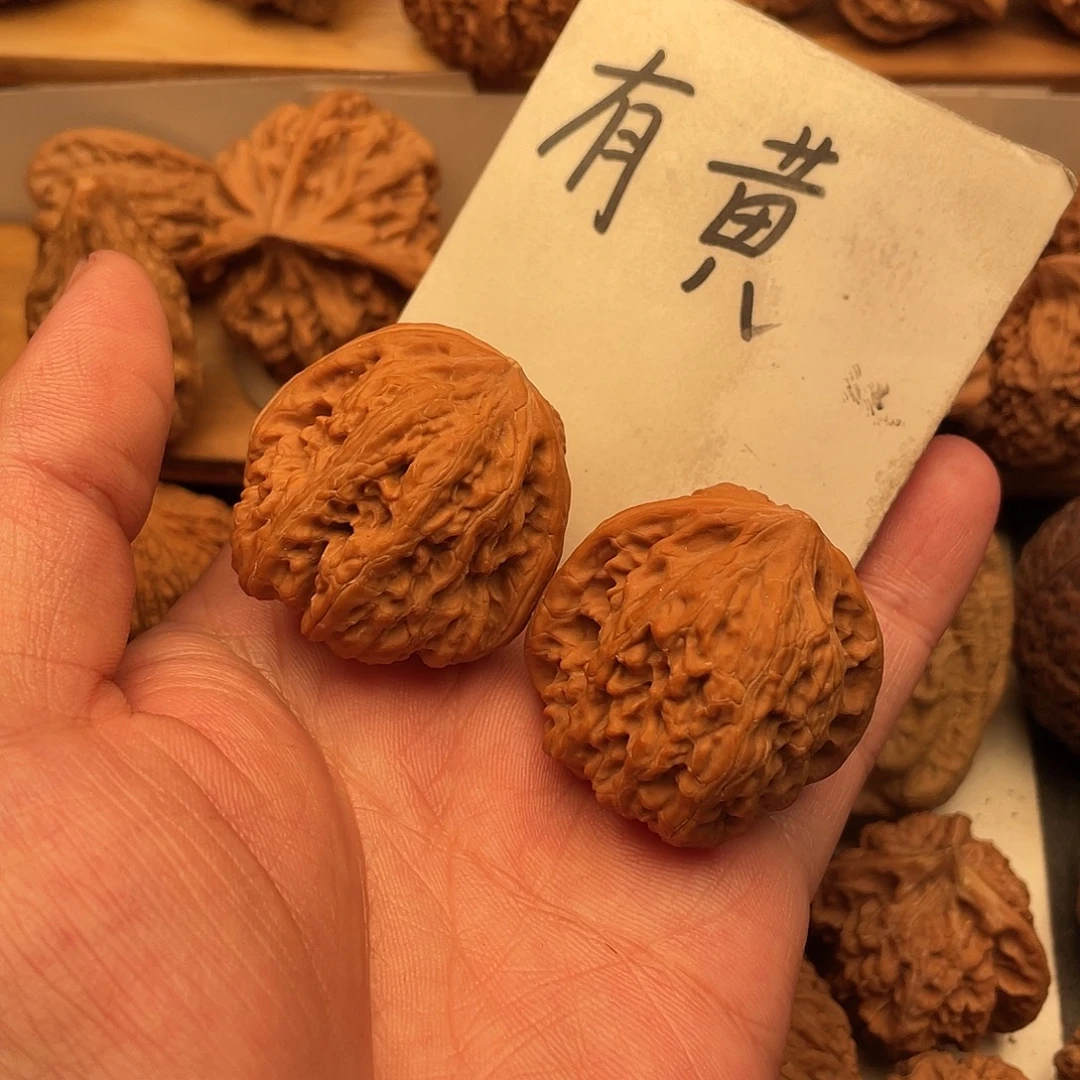 莫***.吊坠文玩核桃凹底