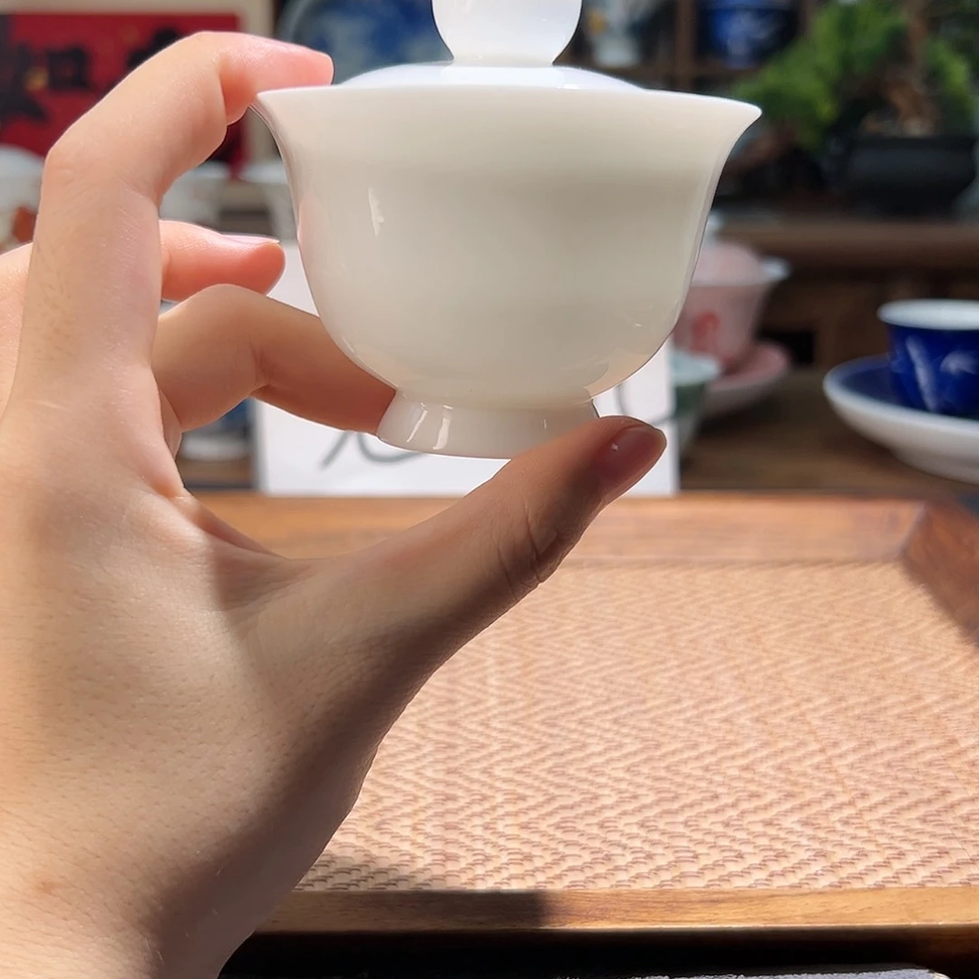 【闪购商品】纯白盖碗。