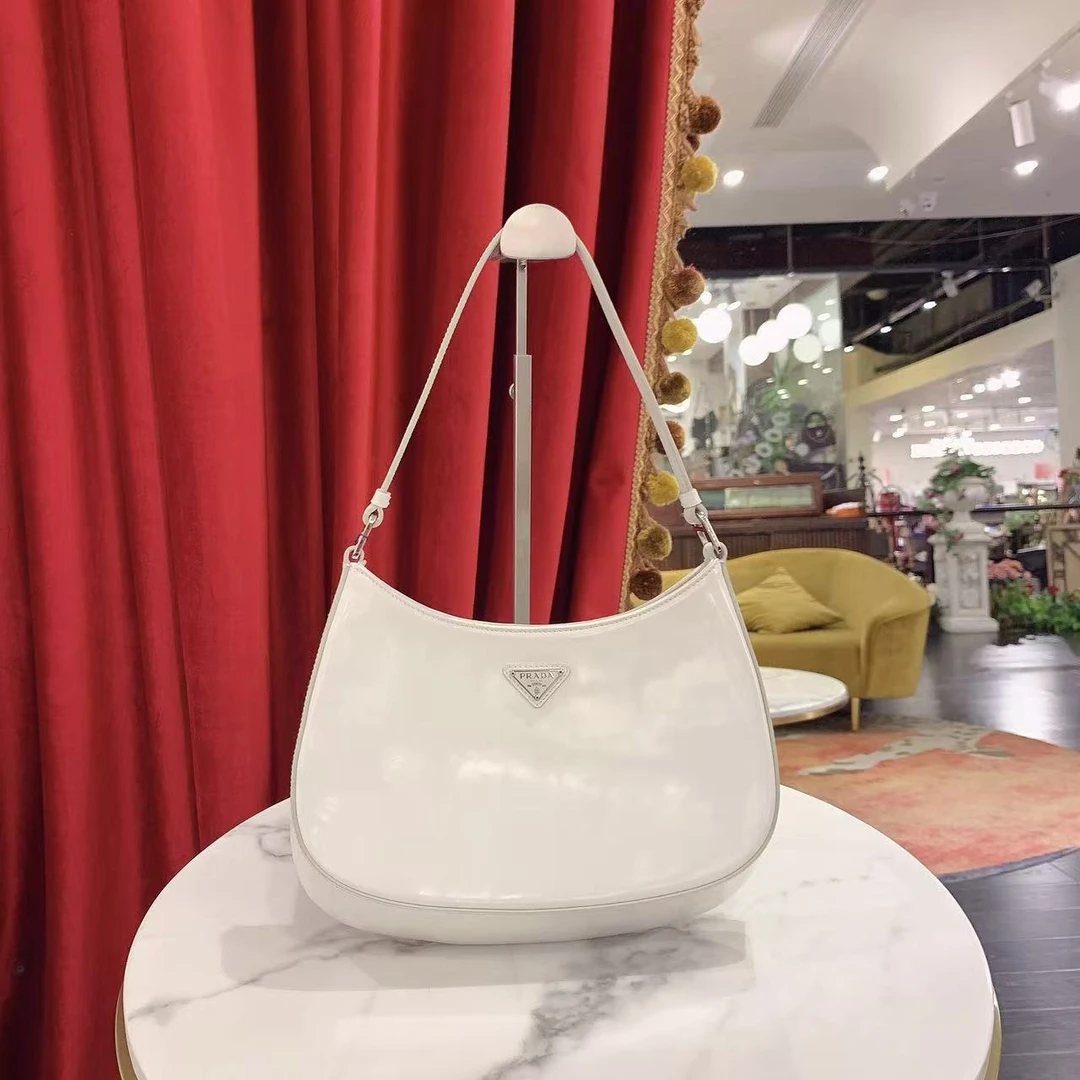 95新 Prada/普拉达 cleo中号白色银扣光面牛皮单肩包/19256689