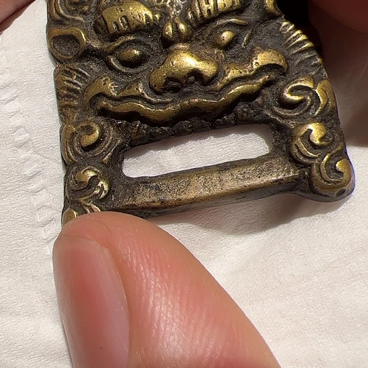 玻璃颈饰在这里的