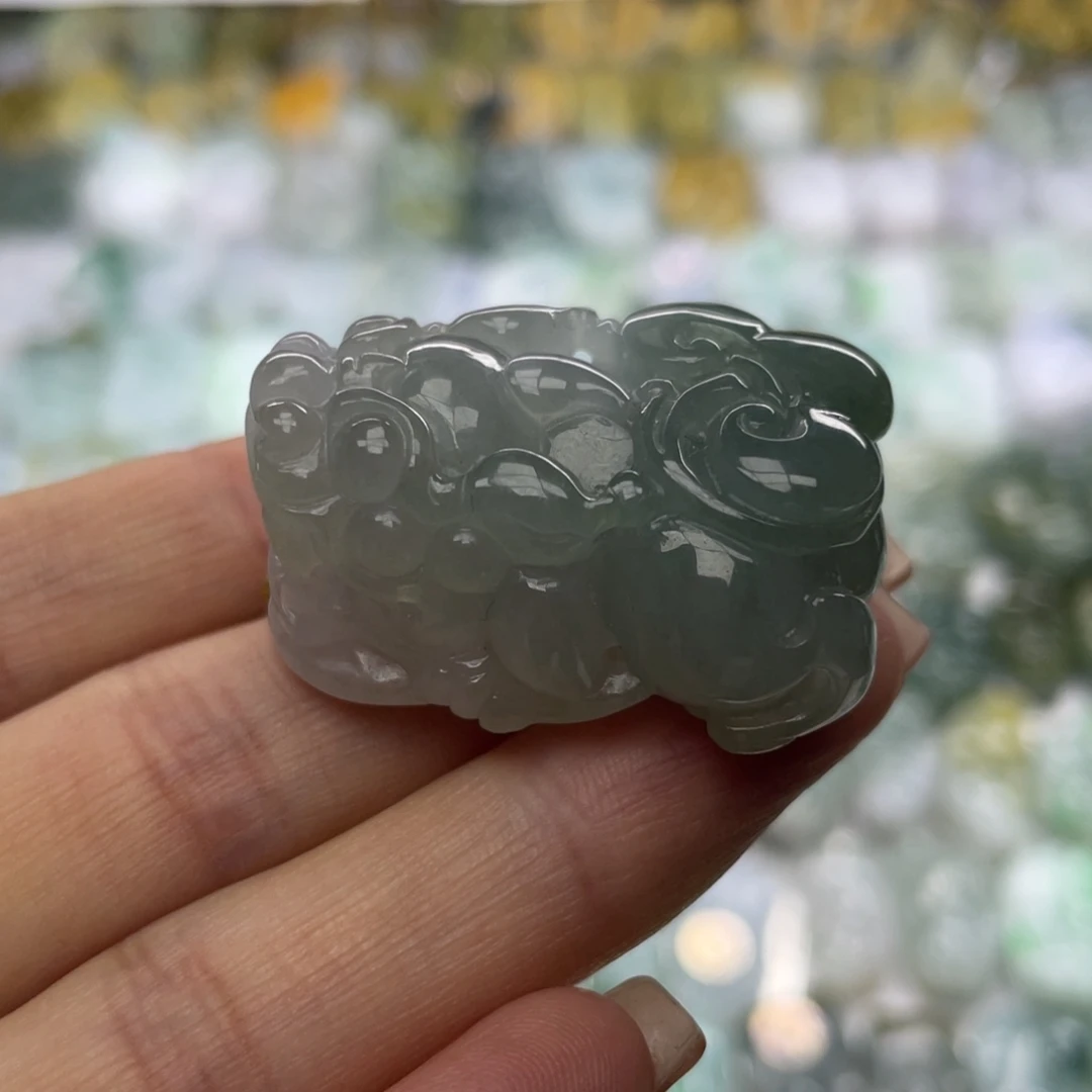 翡翠未镶嵌颈饰貔貅