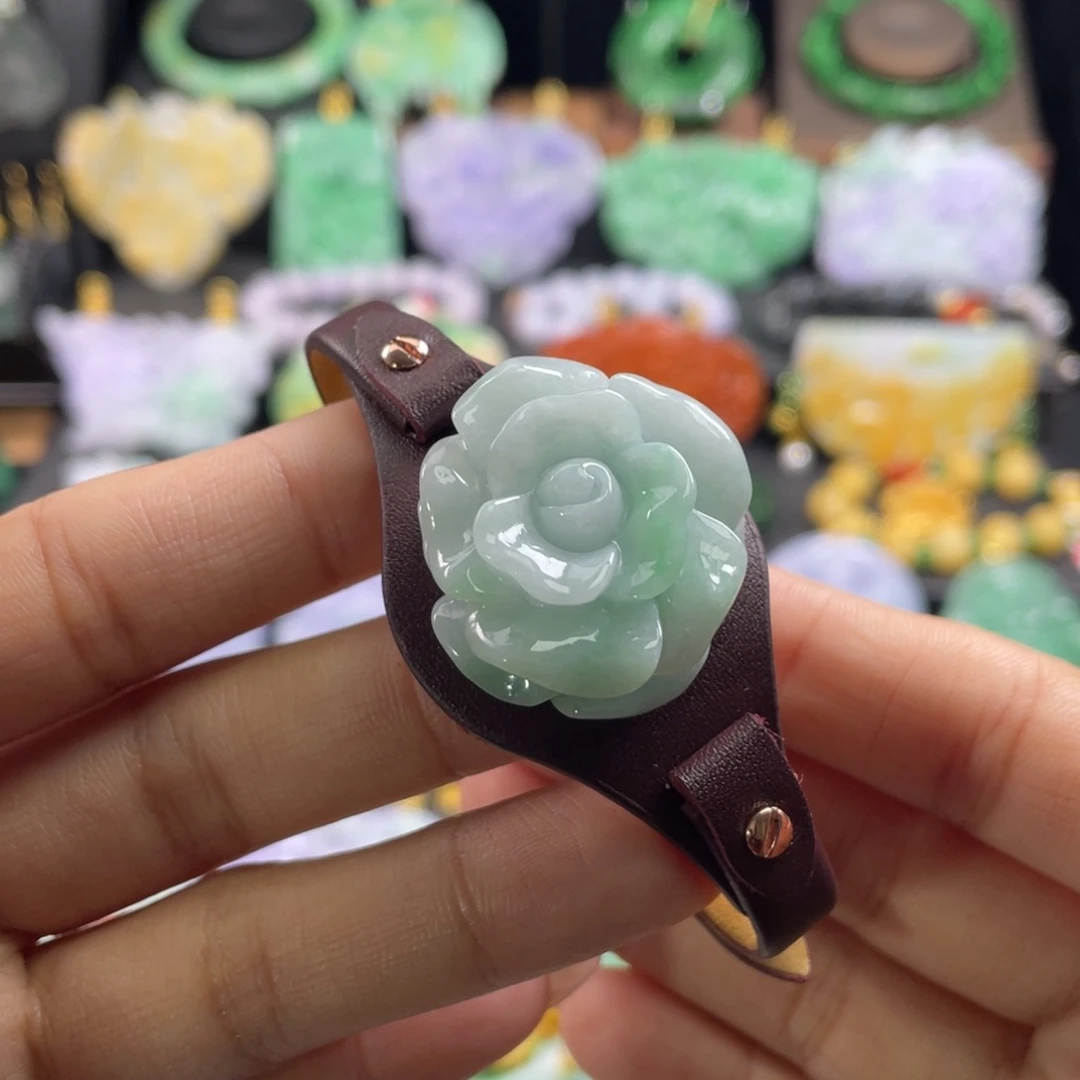 翡翠未镶嵌手链待编织