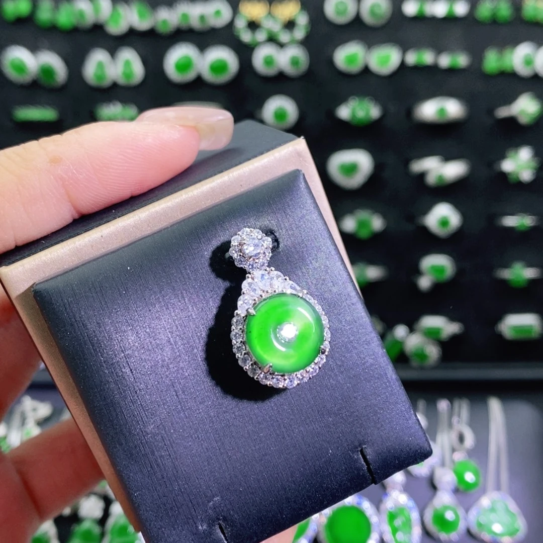 翡翠银S925镶嵌颈饰多样性