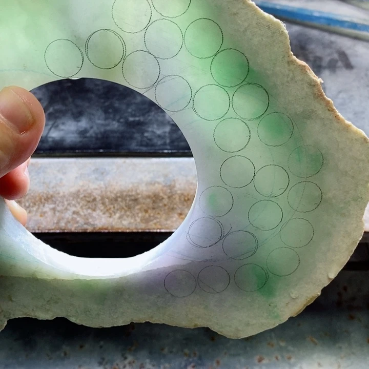 定制翡翠未镶嵌卡12+。 26颗珠子