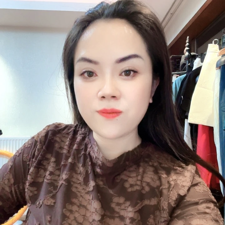 女士体恤咖色120斤以下