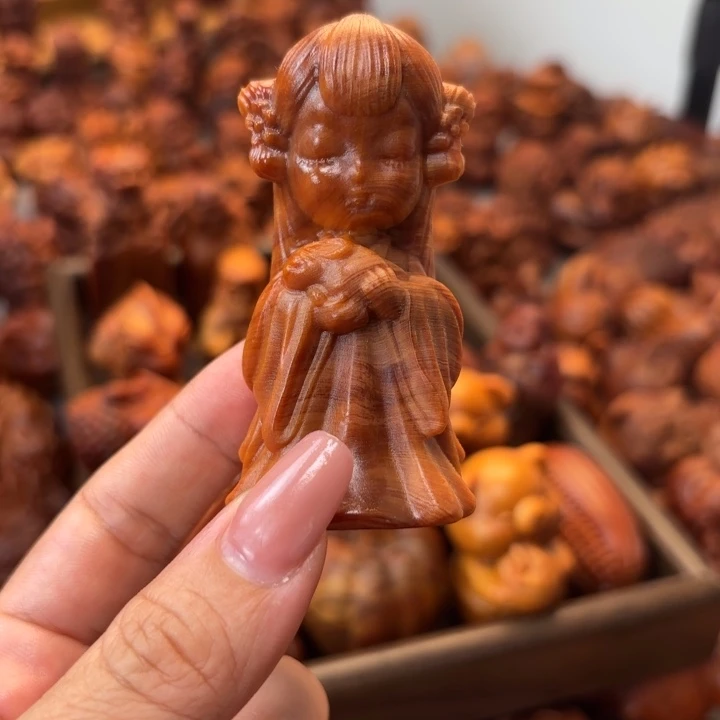 *****太行崖柏手把件的设计和制作