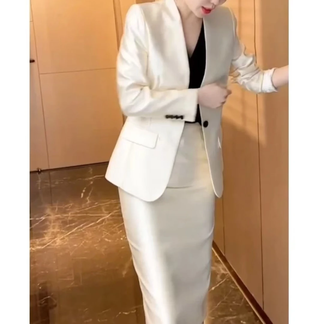 新款时尚精品气质精品纯色减龄女装