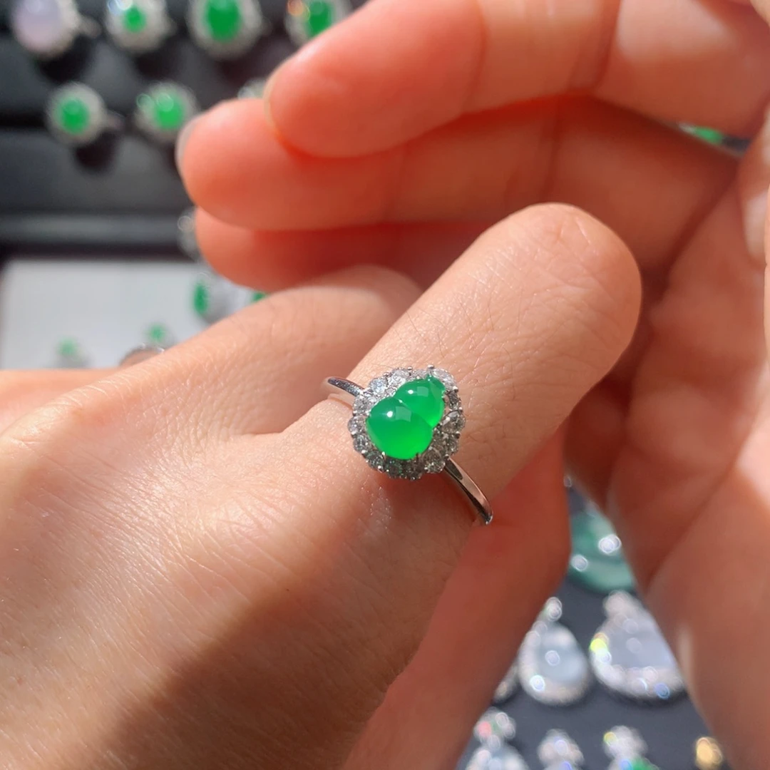 18K金镶嵌戒指翡翠