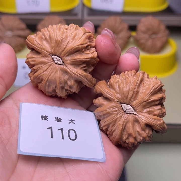 文玩核桃把件白狮子45.110