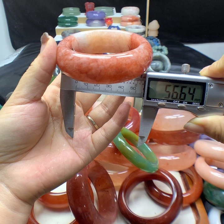 未镶嵌手镯石英质玉