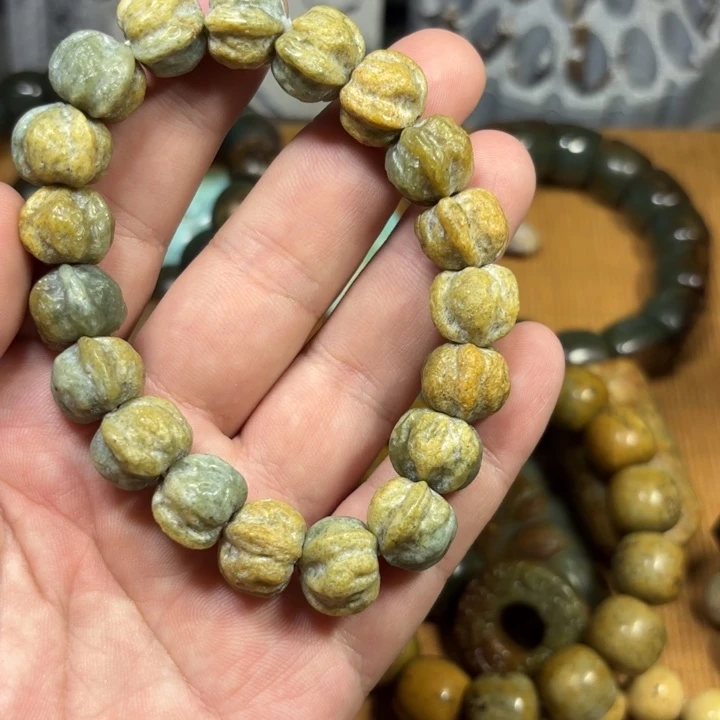 倩***姐岫岩河磨玉（透闪石质玉）未镶嵌颈饰