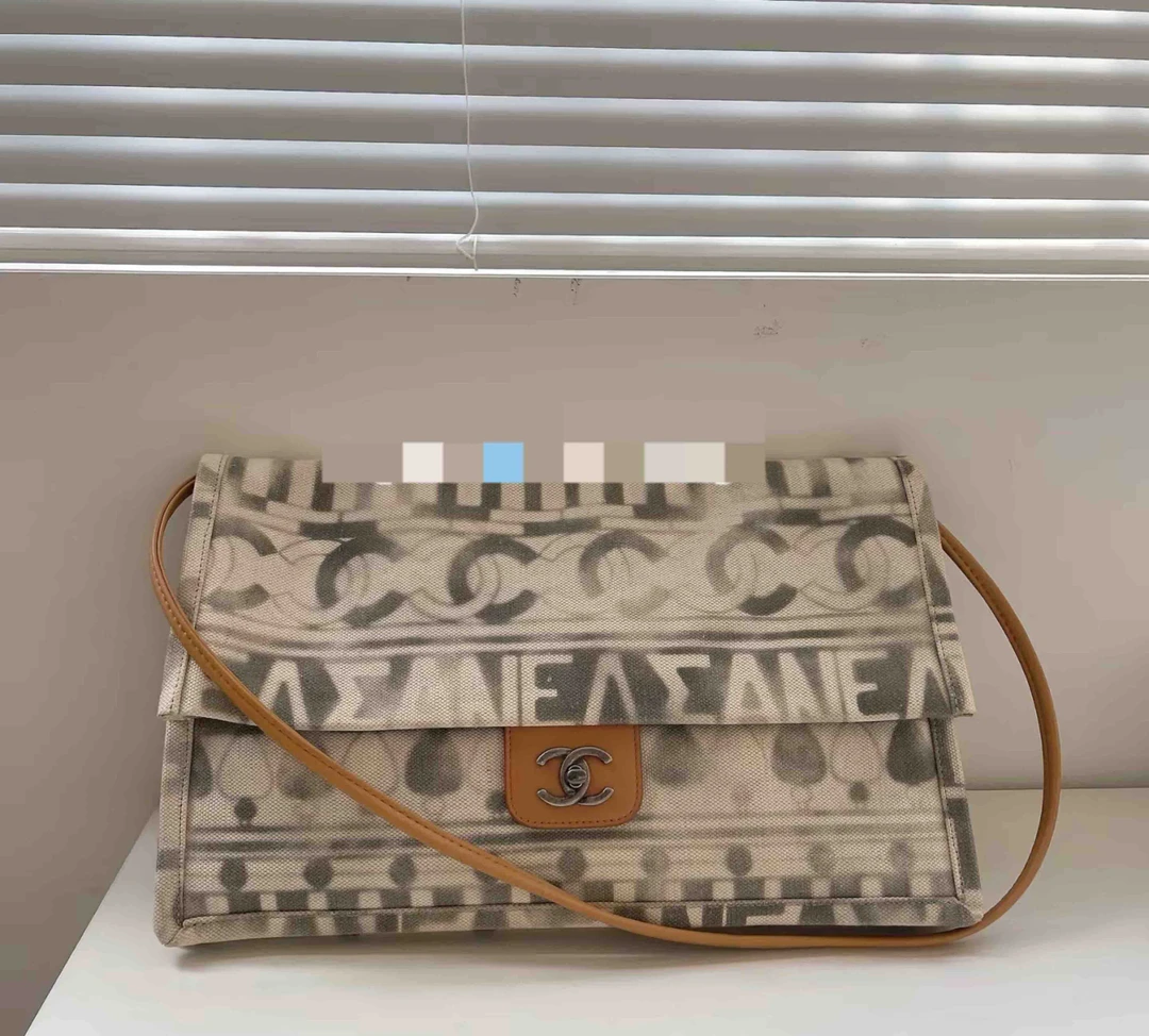 95新 Chanel/香奈儿 涂鸦帆布 手拿包 36CM 24开  12243153