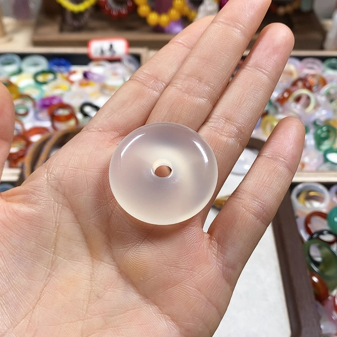 玛瑙/玉髓颈饰未镶嵌胡**?