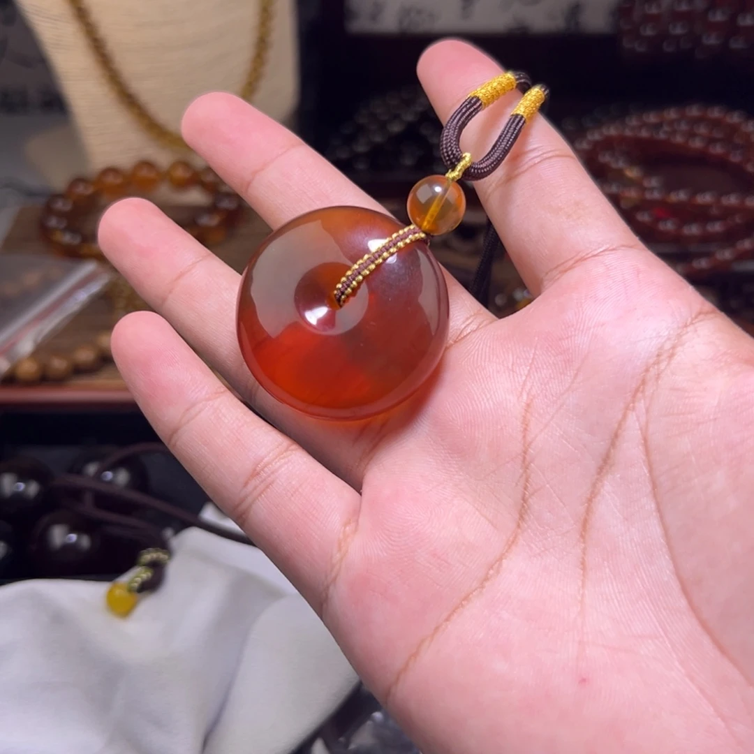 琥珀未镶嵌颈饰平安扣