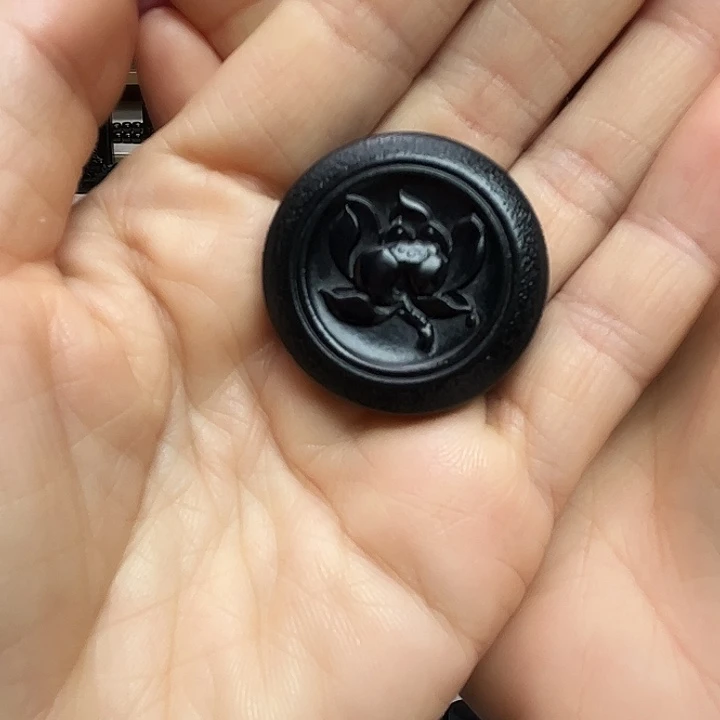 和田玉（墨玉）未镶嵌手链荷花牌