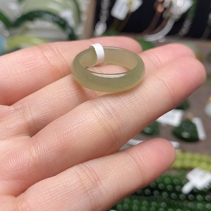 和田玉未镶嵌戒指