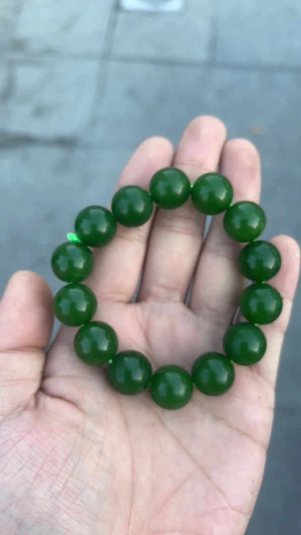 新疆山料辣菠菜绿手串卡 14 高端大气