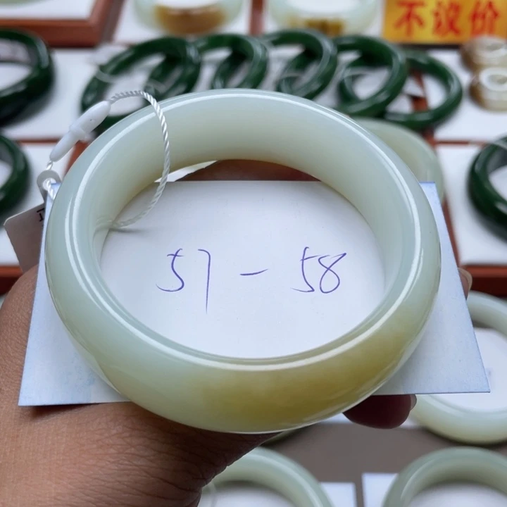 未镶嵌手镯和田玉
