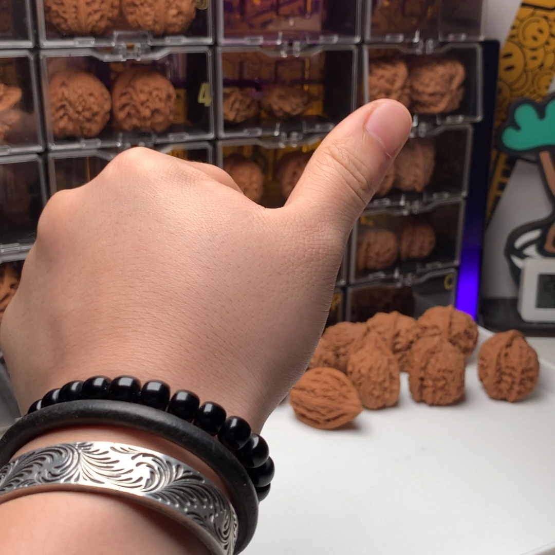 谷***谷吊坠桃核老周的哼哼唧唧