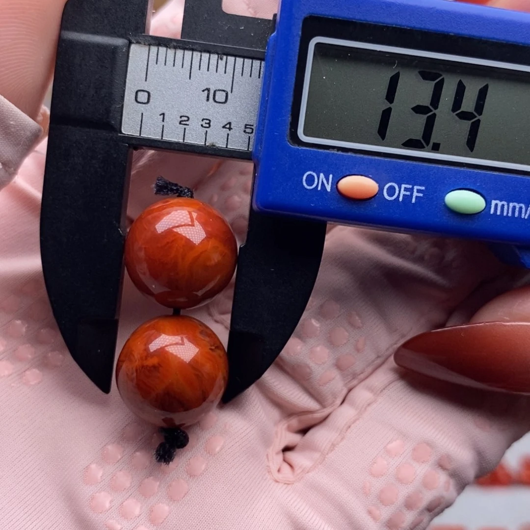 南红玛瑙配饰未镶嵌小矿点带纹