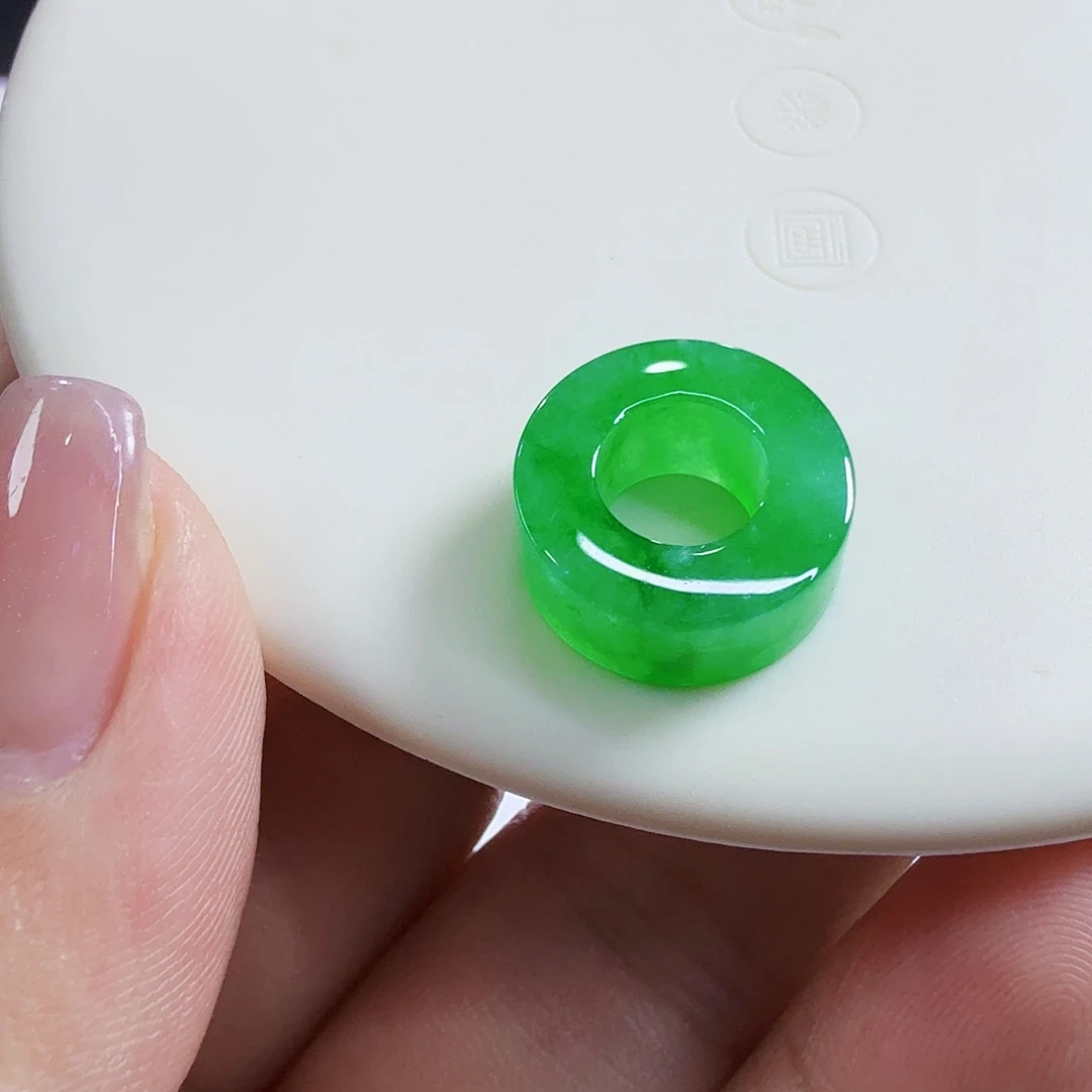 翡翠未镶嵌颈饰裸石