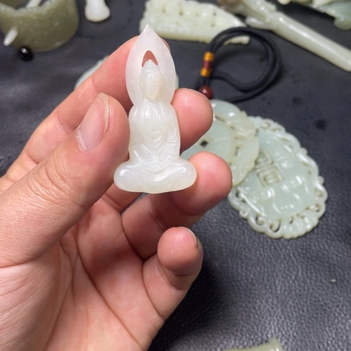 和田玉未镶嵌颈饰