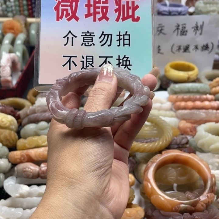 悠***水未镶嵌手镯石英质玉